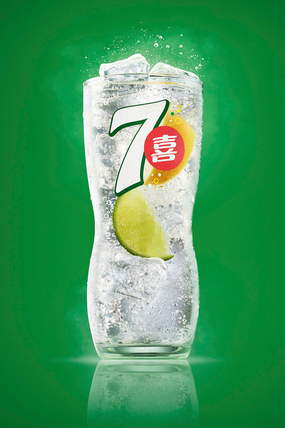 Commercial product photography services 7up fizzy glass on a green background for advertising, captured as part of commercial product photography campaign.