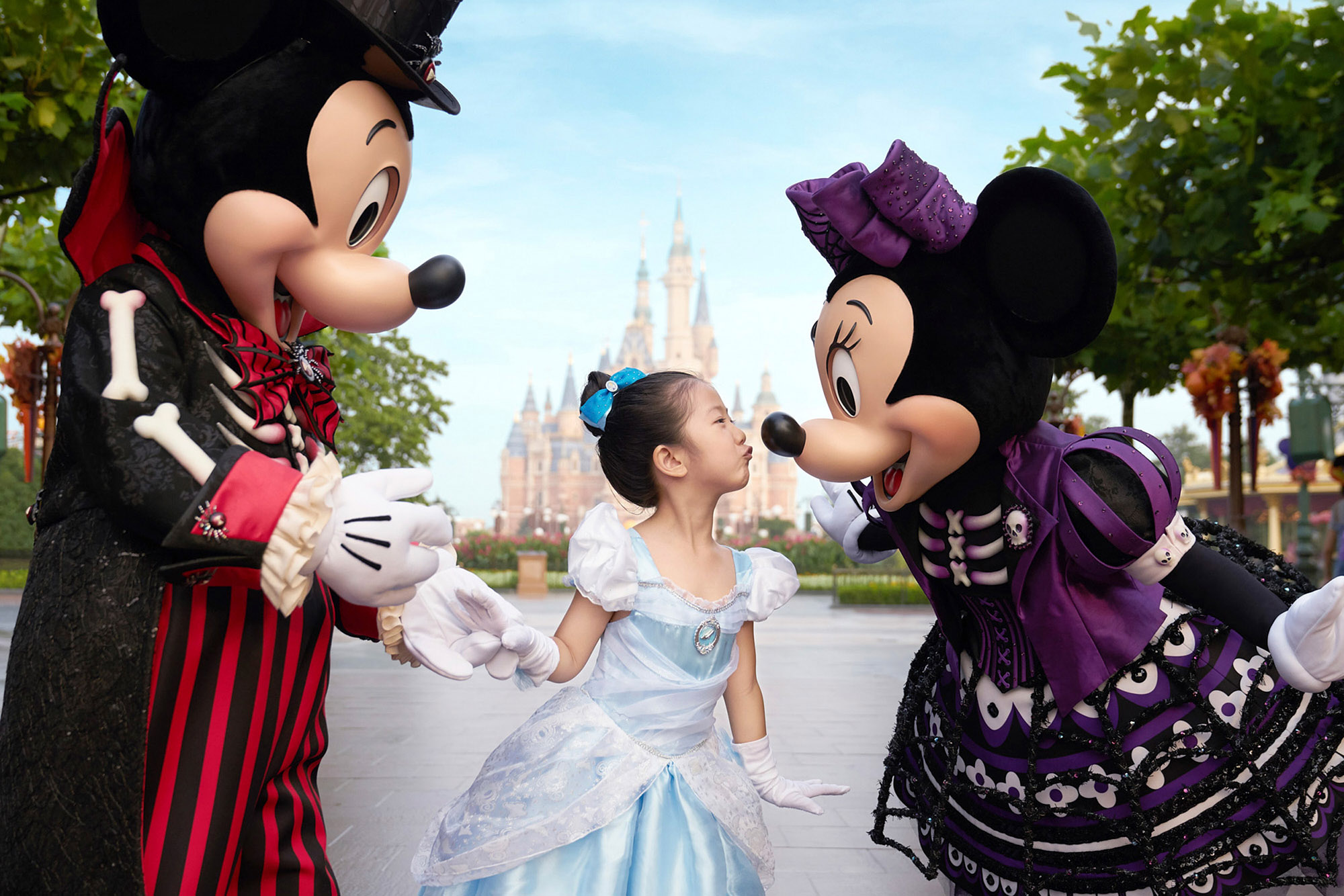 Hotel and hospitality lifestyle photography services Little girl affectionately kisses Minnie Mouse on the nose at Shanghai Disney Resorts, captured by hotel and hospitality lifestyle photography services.