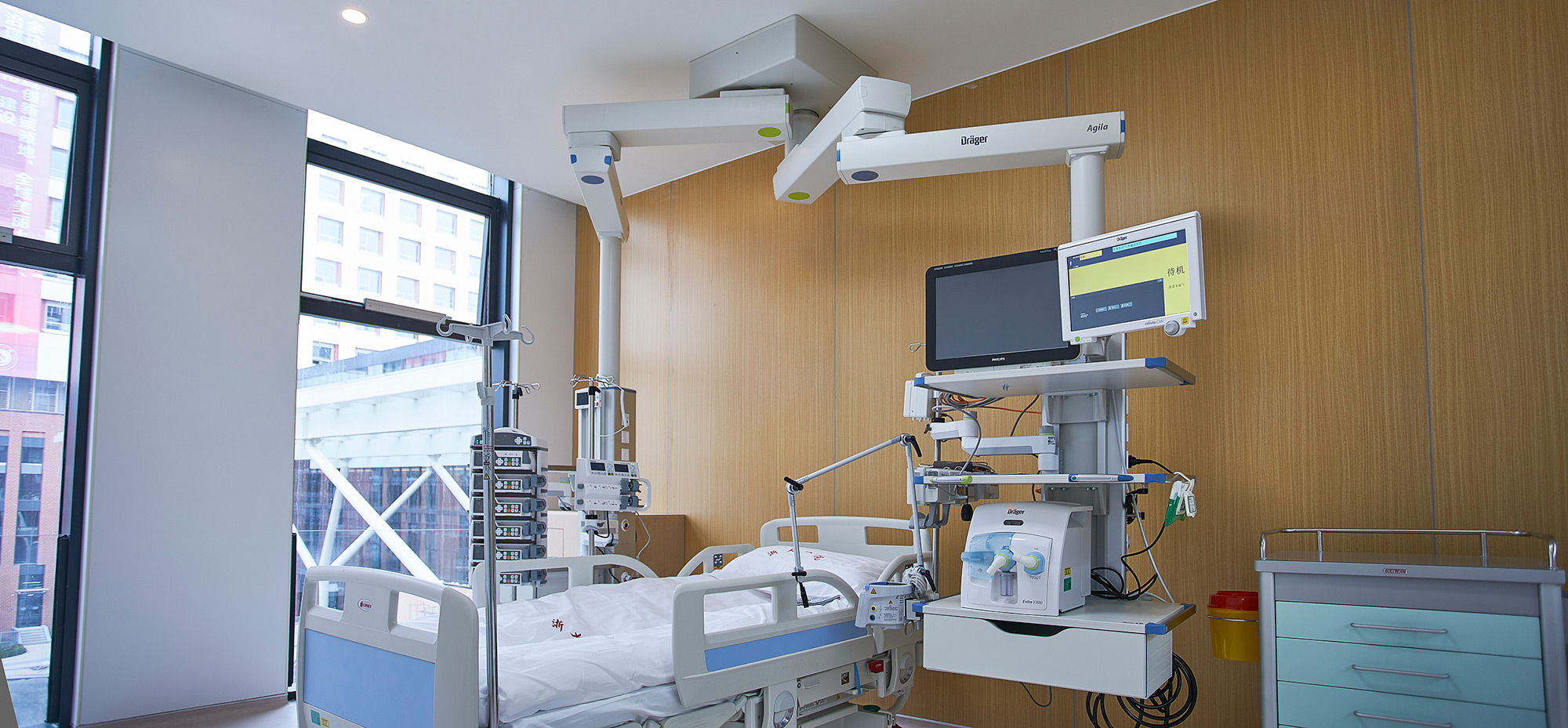 Medical Science Photography Services Interior of Hangzhou State Hospital room illuminated by OSRAM lighting, exemplifying our Medical Science Photography Services.