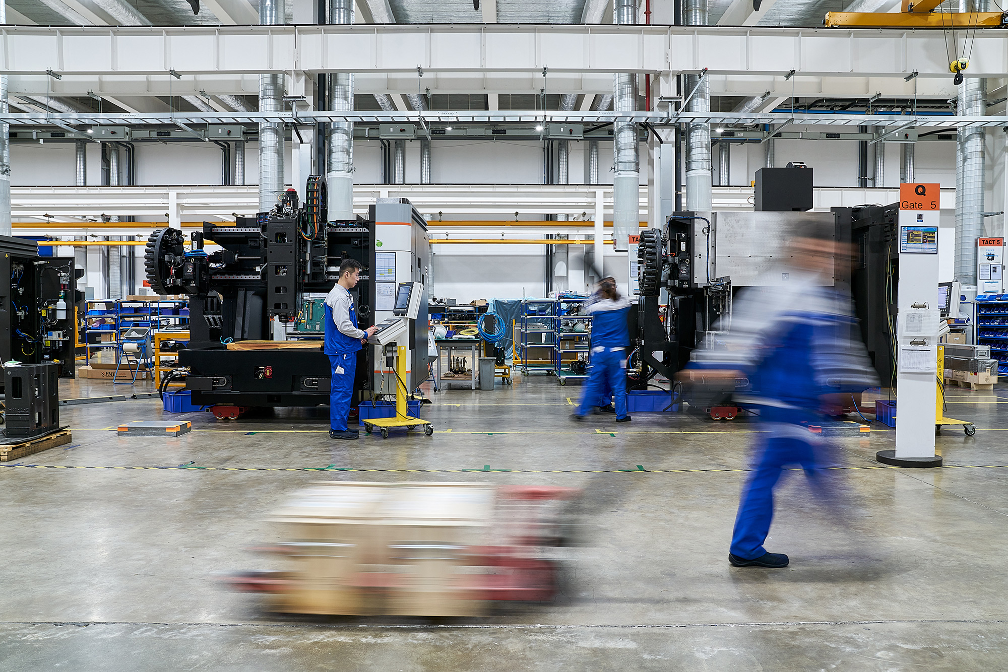 PhilippeRoy_Industrial_1730 Industrial architecture photography inside the Georg Fischer factory, featuring a dynamic composition with subtle blurriness, emphasizing the bustling and industrious atmosphere within.