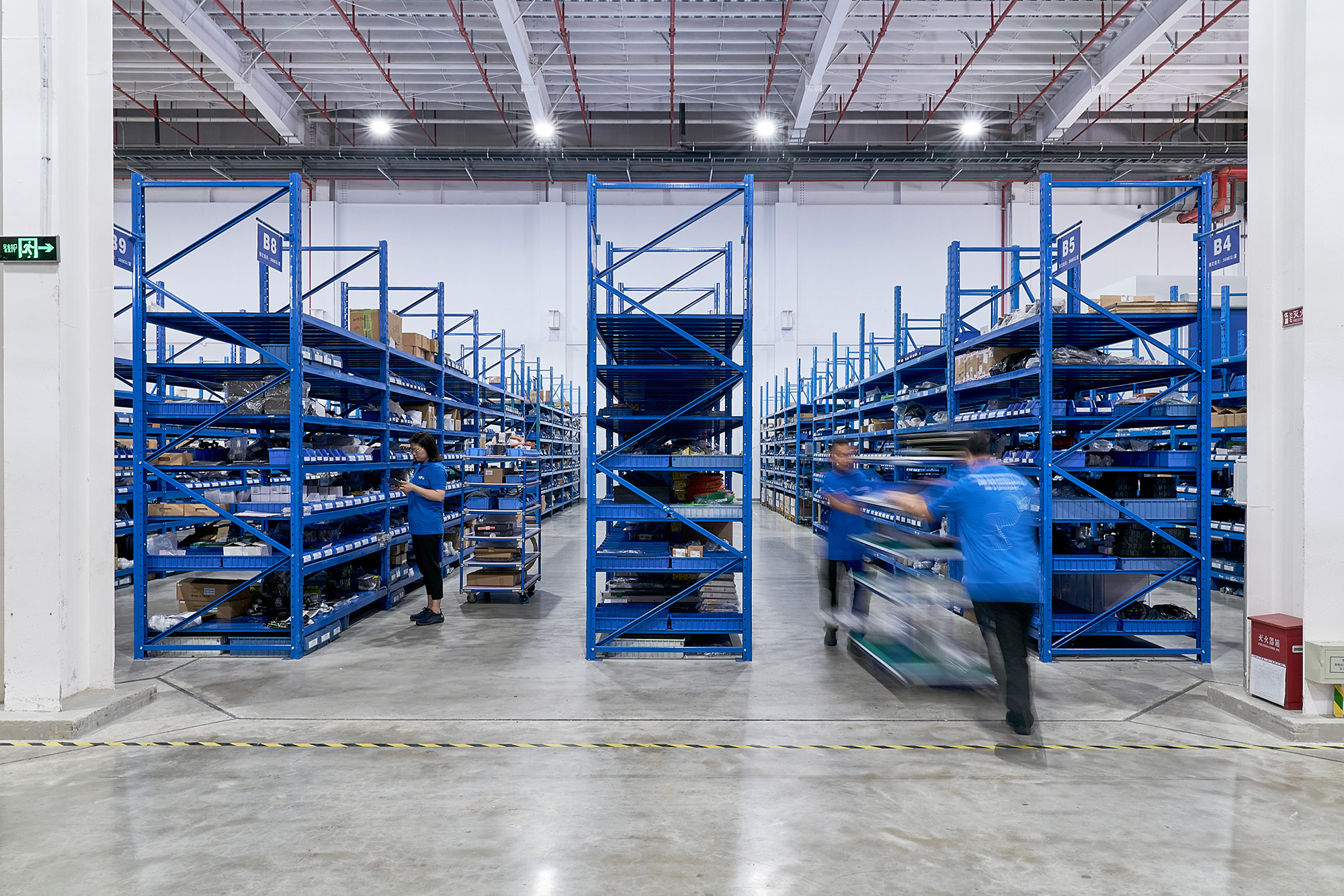 PhilippeRoy_Industrial_1751 Industrial architecture photography inside the Georg Fischer factory, featuring a dynamic composition with intentional blurriness, portraying the bustling activity within.