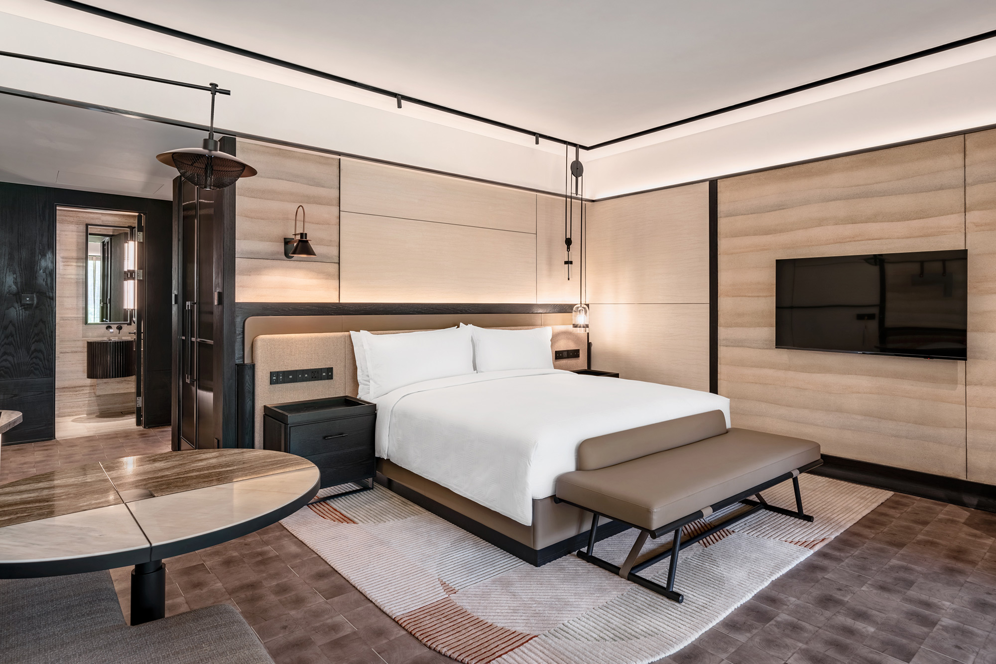 PhilippeRoy_archi_1918 Luxuriously appointed king bed room at the Marriott Hotel, showcasing plush bedding, contemporary decor, and attention to guest comfort.