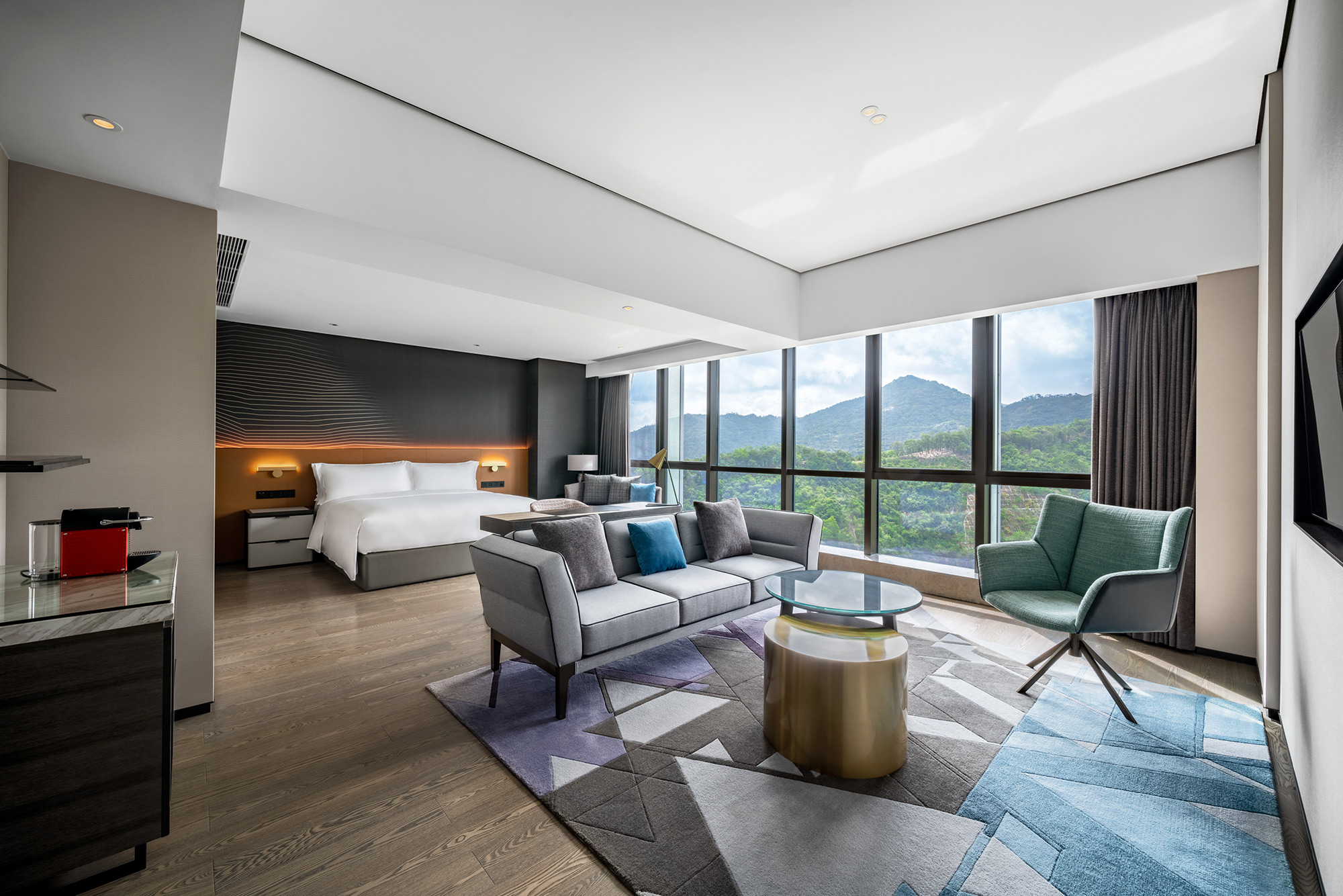 PhilippeRoy_archi_1967 Hotel photography capturing the luxurious and welcoming suite room interior at a Marriott Hotel, showcasing premium lodging and design finesse.